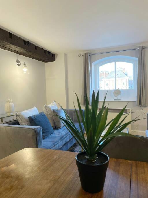 Apartment Riverside -