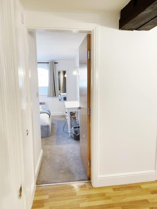 Apartemen Riverside - *