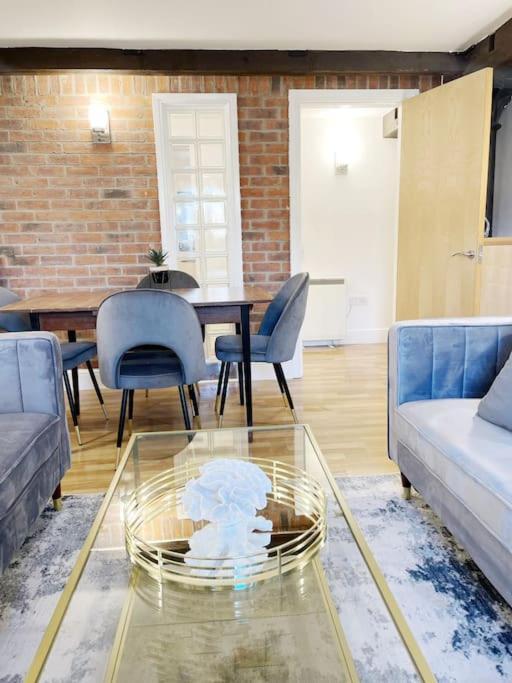 Riverside - Apartemen York