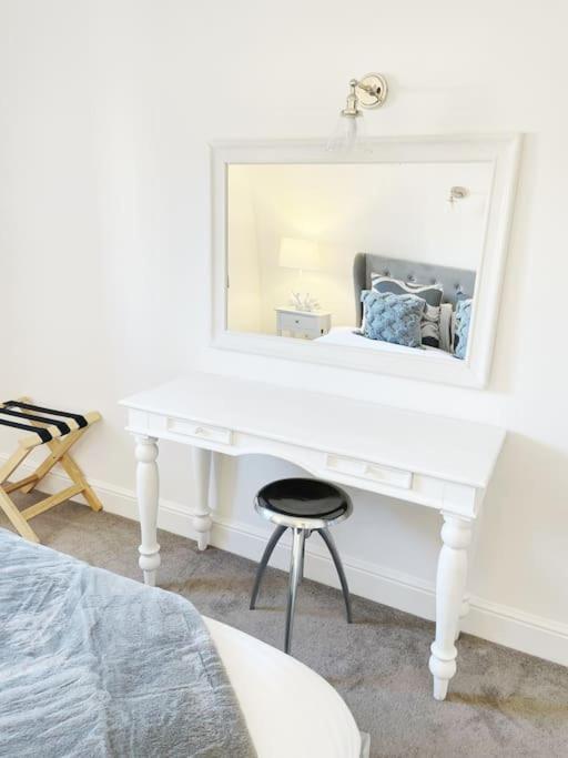 Apartment Riverside - *