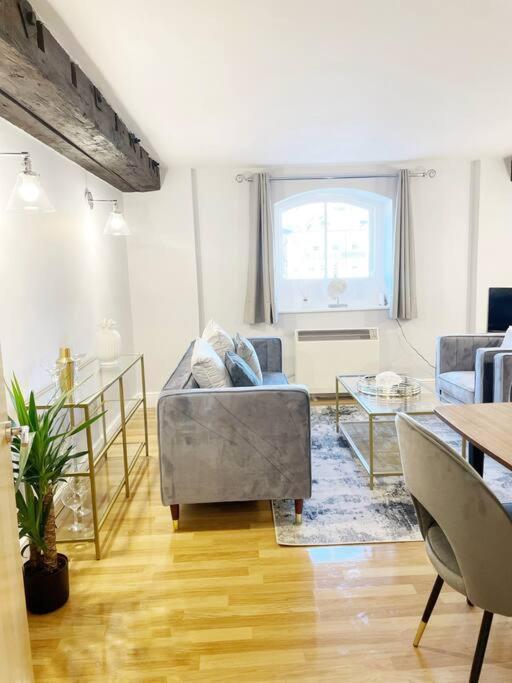 Apartemen Riverside - York